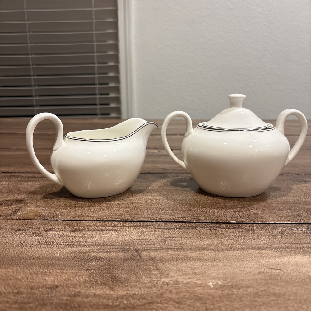 Vintage‎ WEDGWOOD Bone China DORIC White, Silver Edged Creamer And SUGAR EXC!